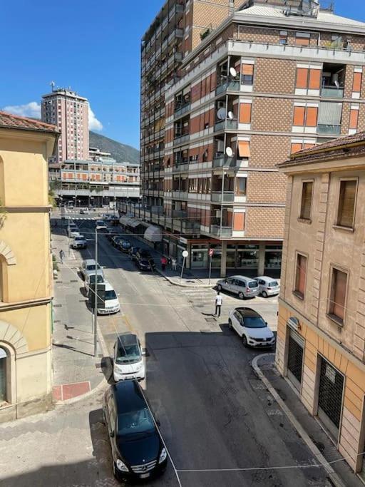 Appartamento Centralissimo Elegante Terni Buitenkant foto